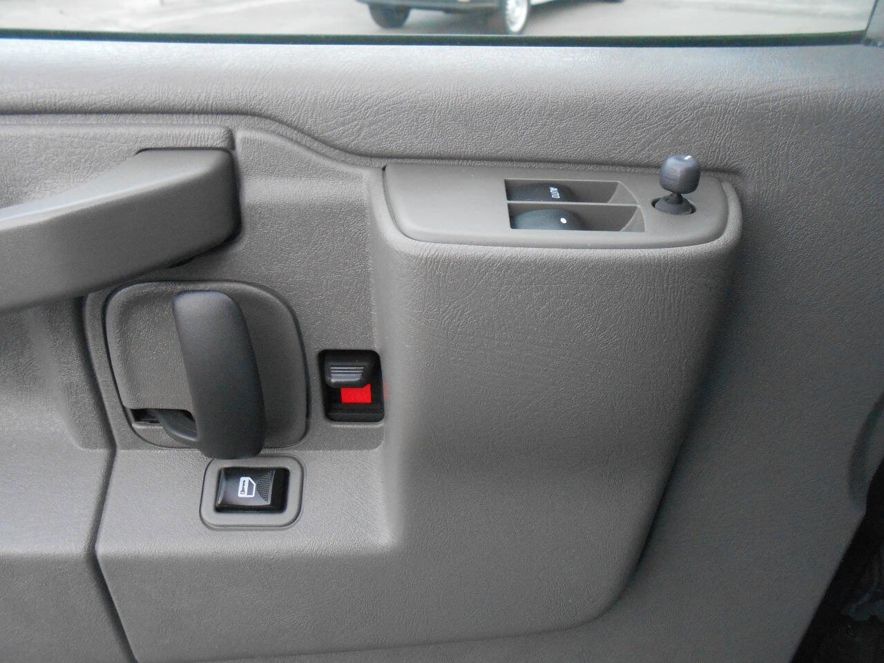 Used 2017 Chevrolet Express 3500 LT w/ LT Preferred Equipment Group image 19