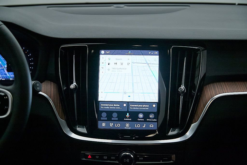 Certified 2025 Volvo V60 B5 Cross Country Plus AWD/4WD image 28