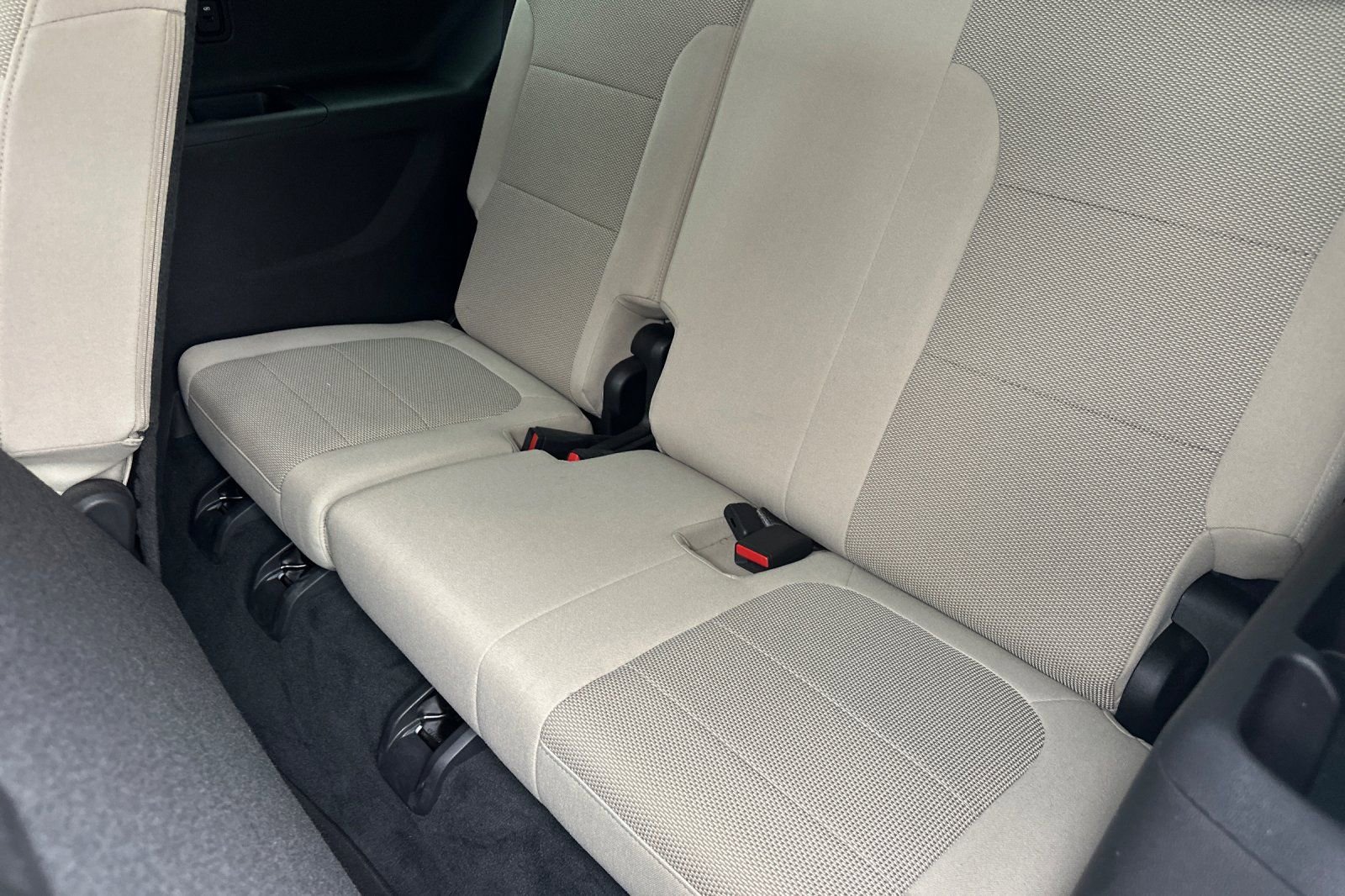 Used 2022 Chevrolet Traverse LS FWD image 14