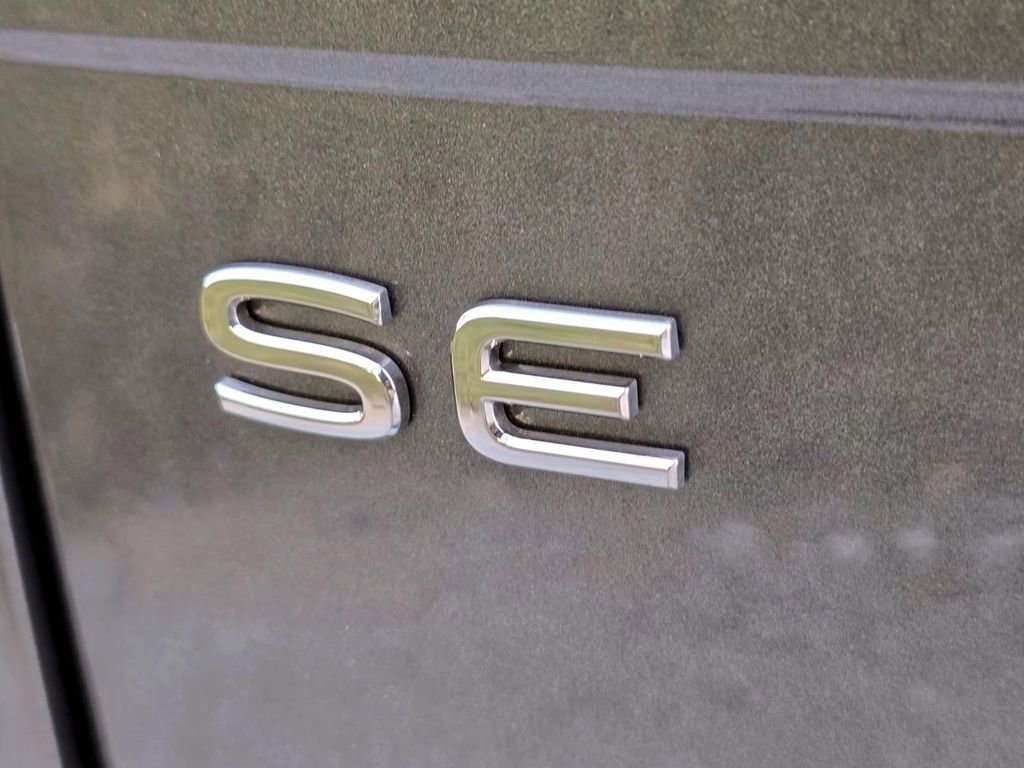 Used 2024 Volkswagen Tiguan SE R-Line image 8