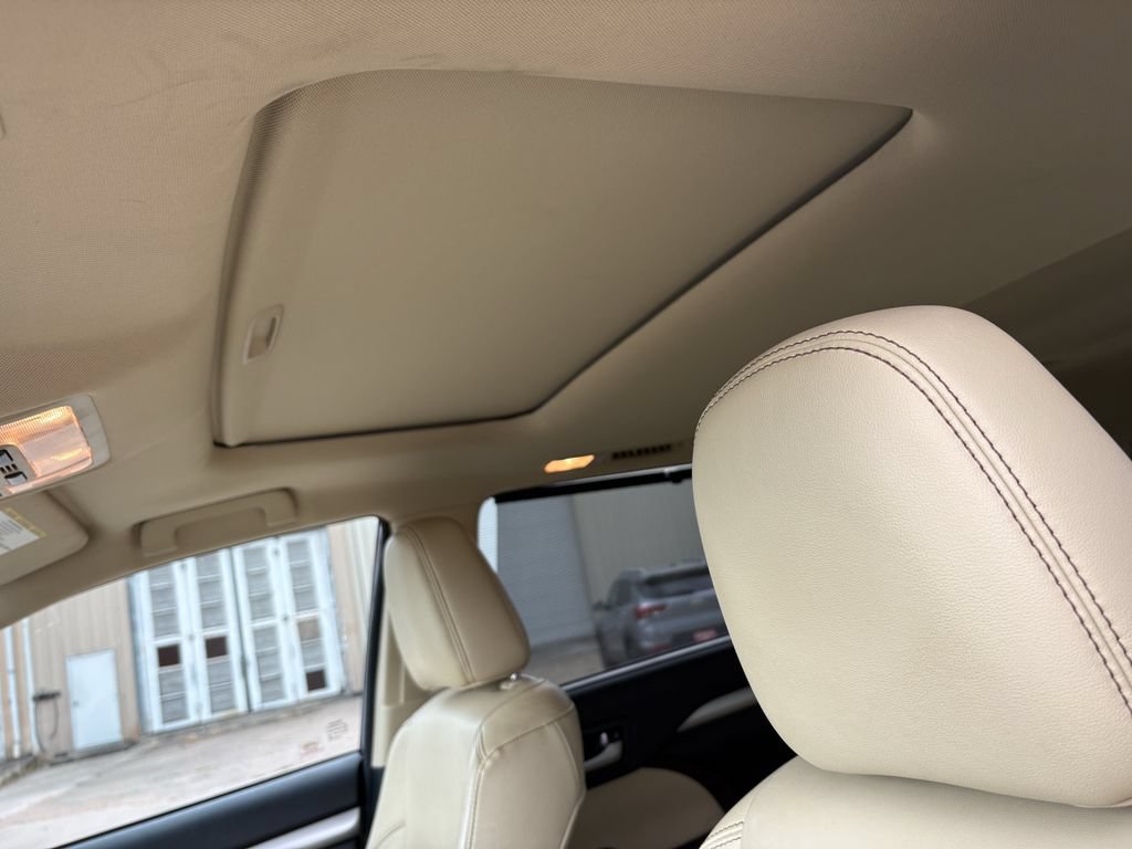 Used 2018 Toyota Highlander XLE FWD image 23
