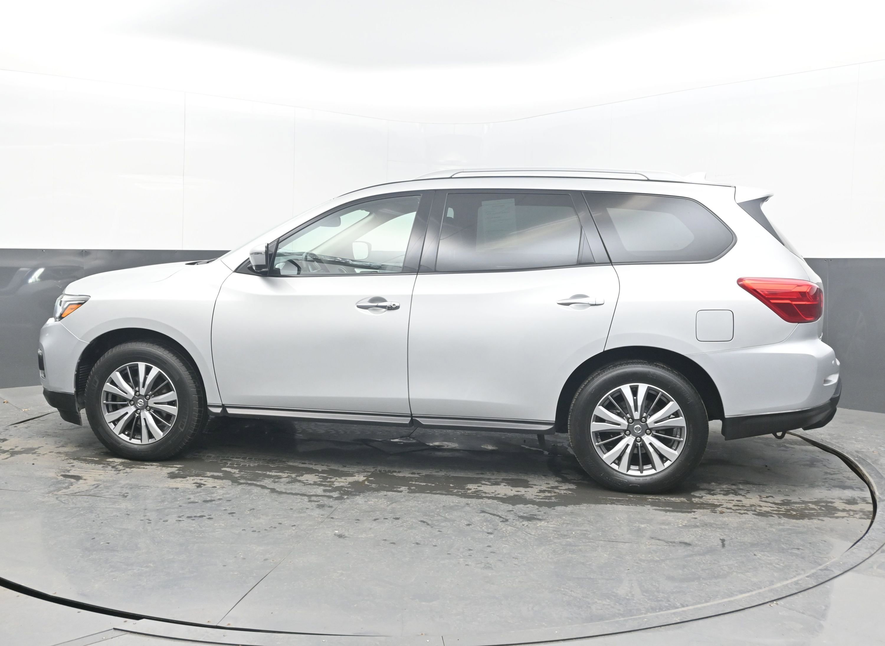 Used 2020 Nissan Pathfinder SL image 5
