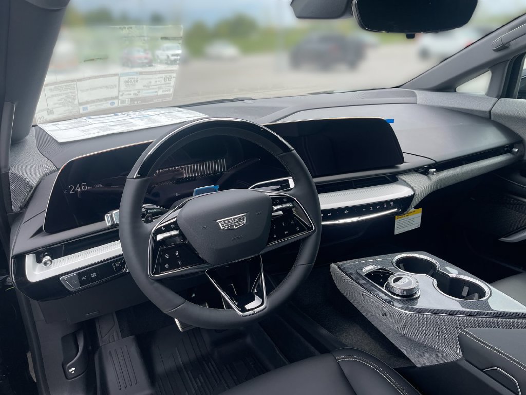 New 2027 Cadillac Optiq Luxury w/ LPO, Floor Liner Package AWD/4WD image 18