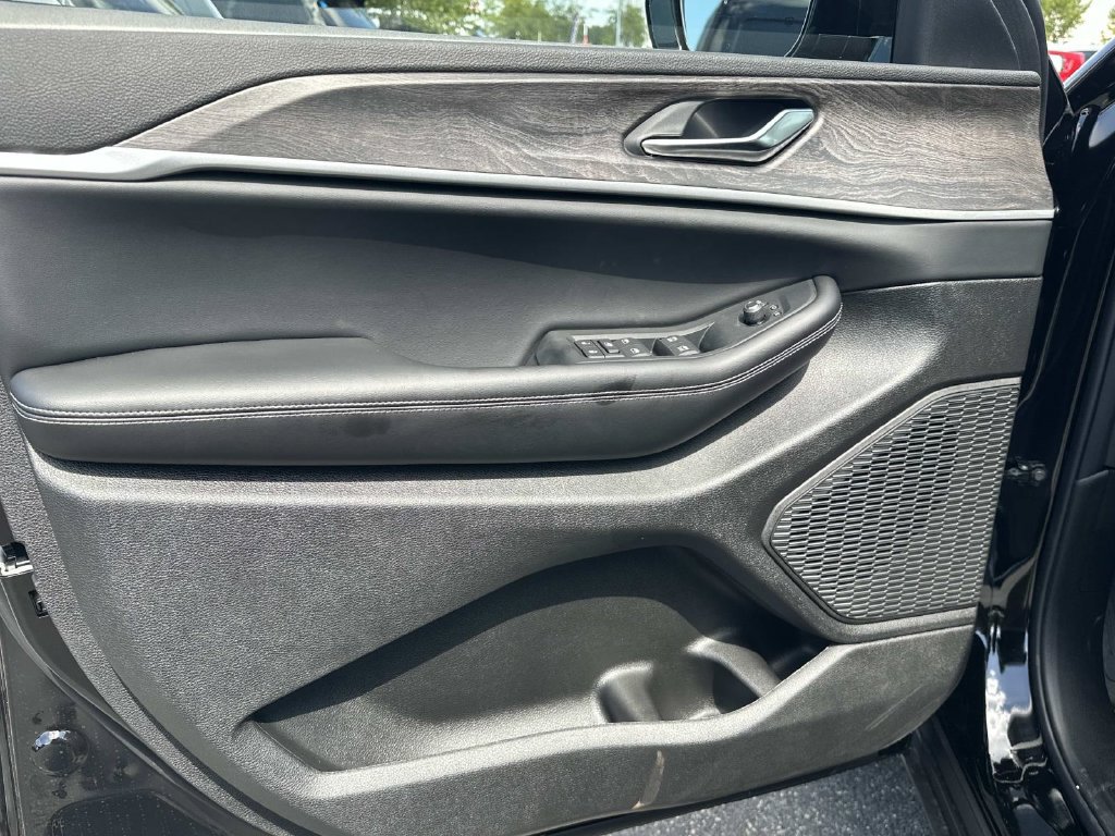New 2027 Jeep Grand Cherokee Altitude AWD/4WD image 18