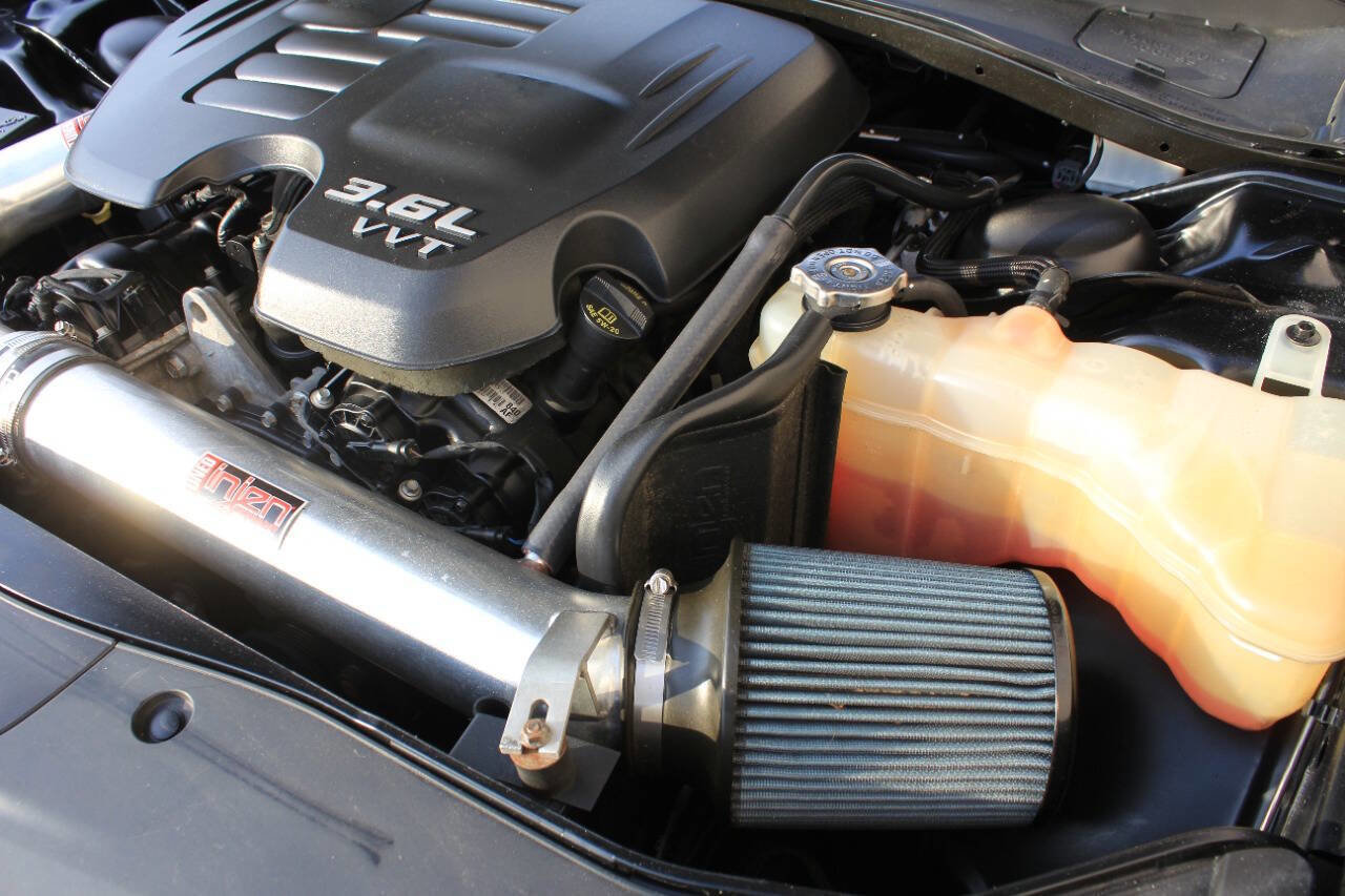 Used 2016 Dodge Charger SE w/ Power Sunroof Group image 24