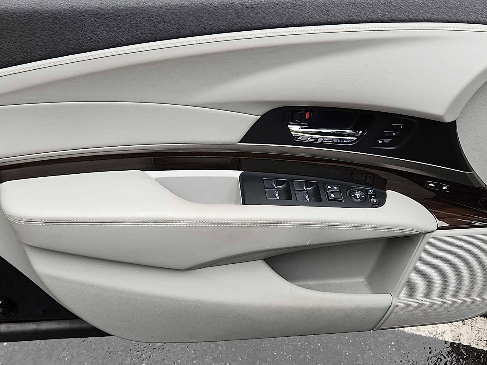 Used 2015 Acura RLX w/ Technology Package image 12