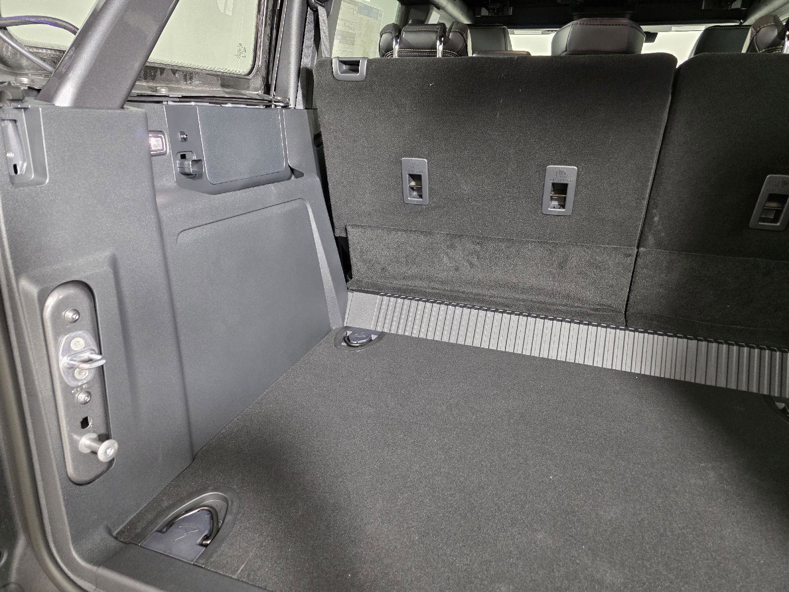 Used 2025 Ford Bronco Badlands image 7