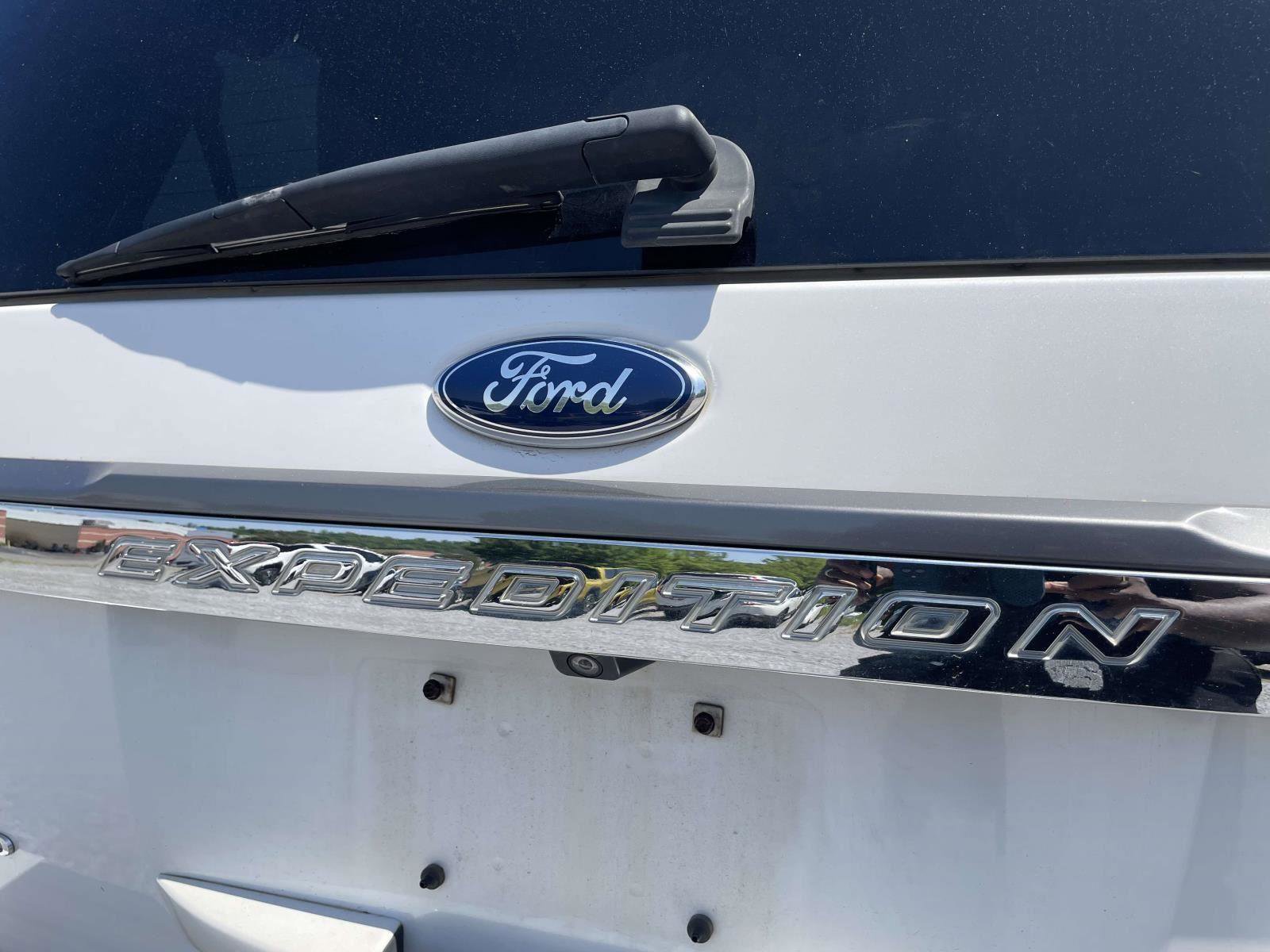 Used 2016 Ford Expedition Limited RWD image 10