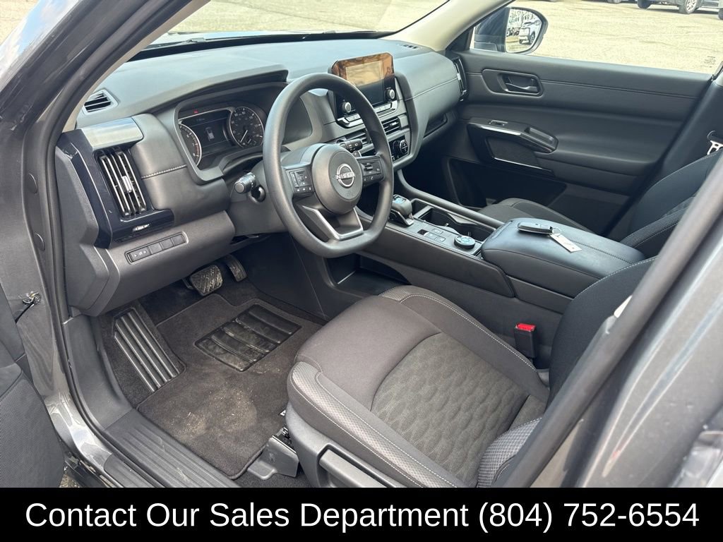 Used 2025 Nissan Pathfinder S image 9