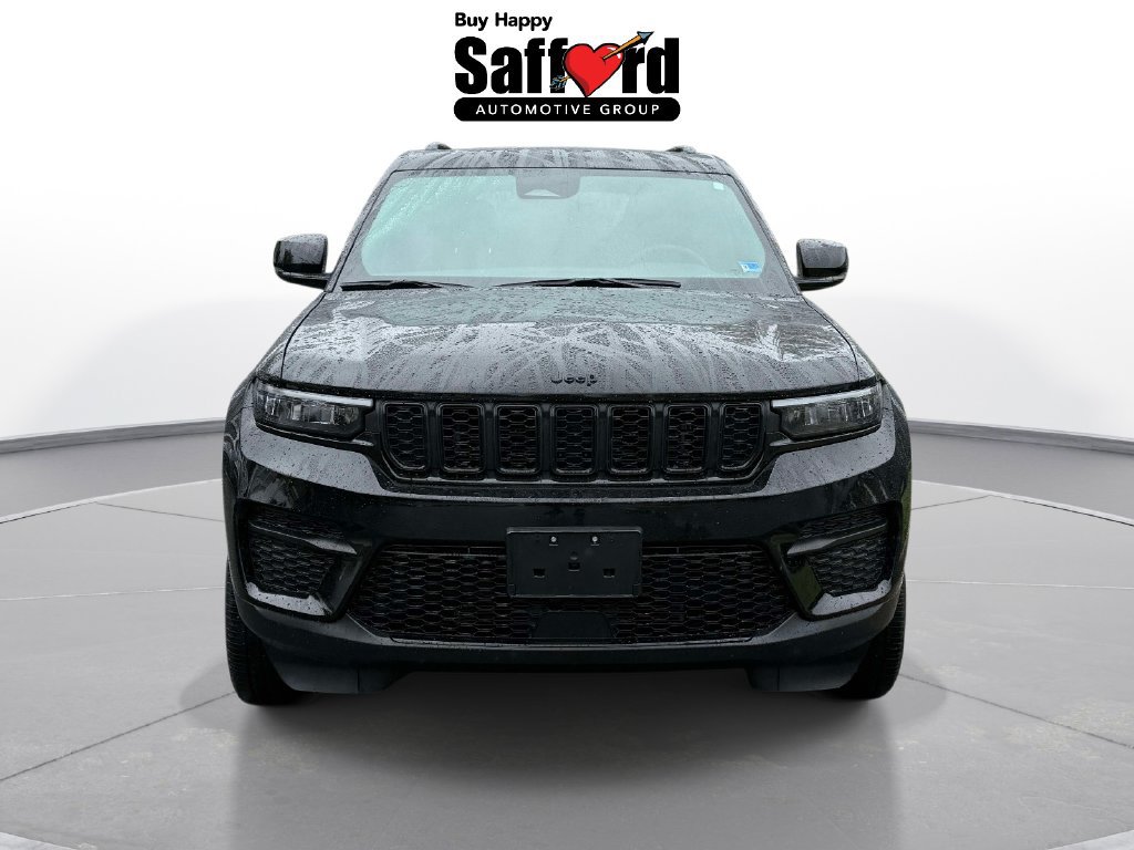 Used 2025 Jeep Grand Cherokee Altitude AWD/4WD image 7