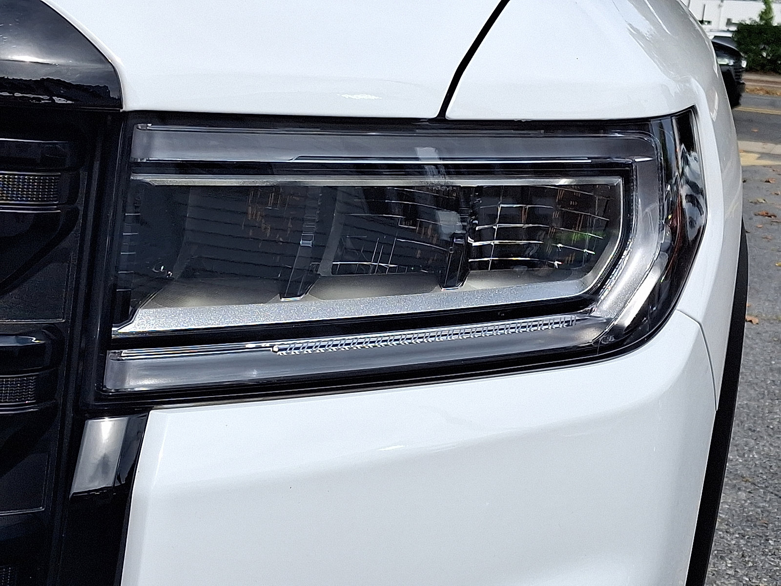 Used 2023 GMC Acadia SLE w/ Driver Convenience Package image 10