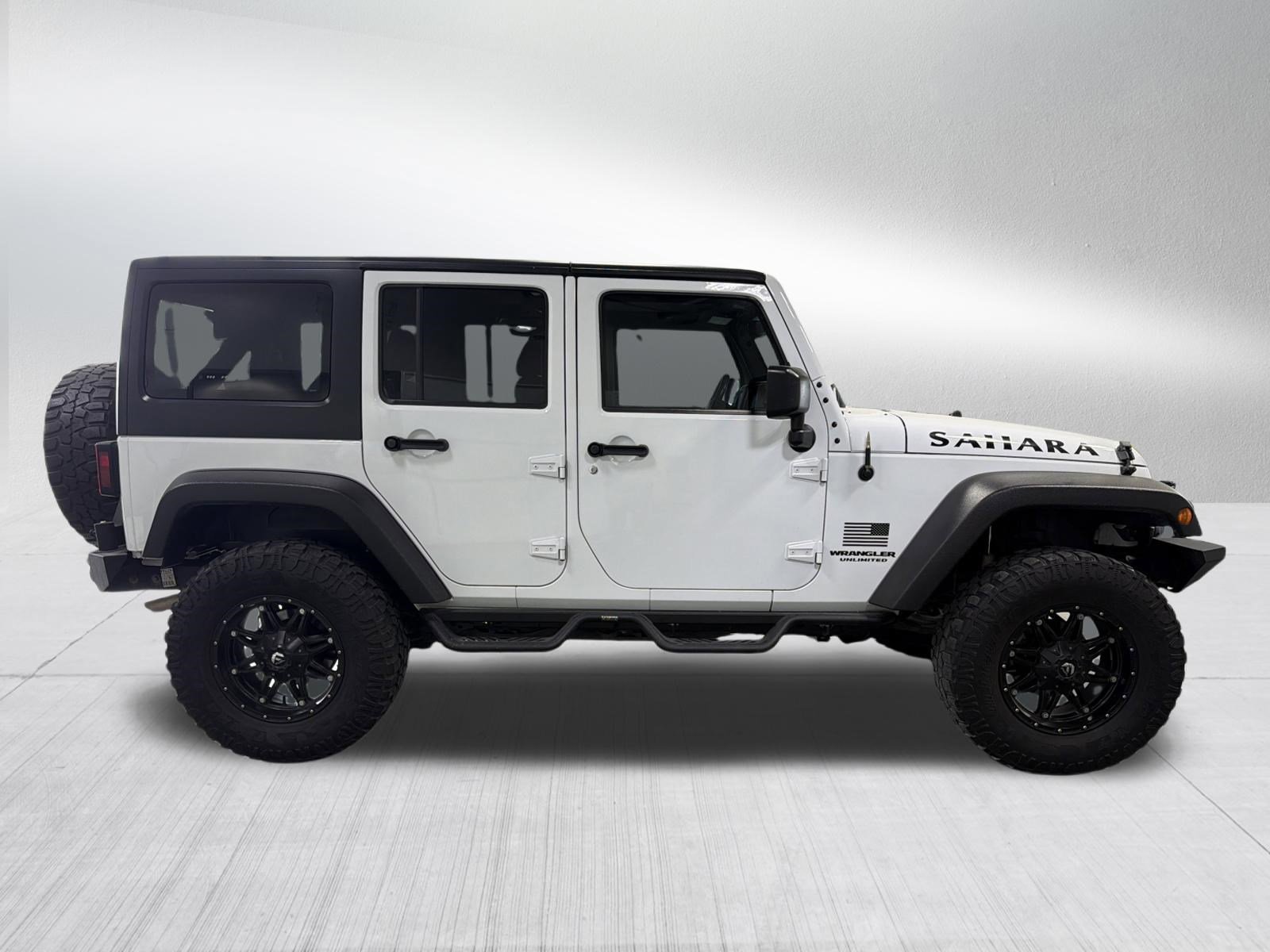 Used 2015 Jeep Wrangler Unlimited Sahara w/ Connectivity Group image 8