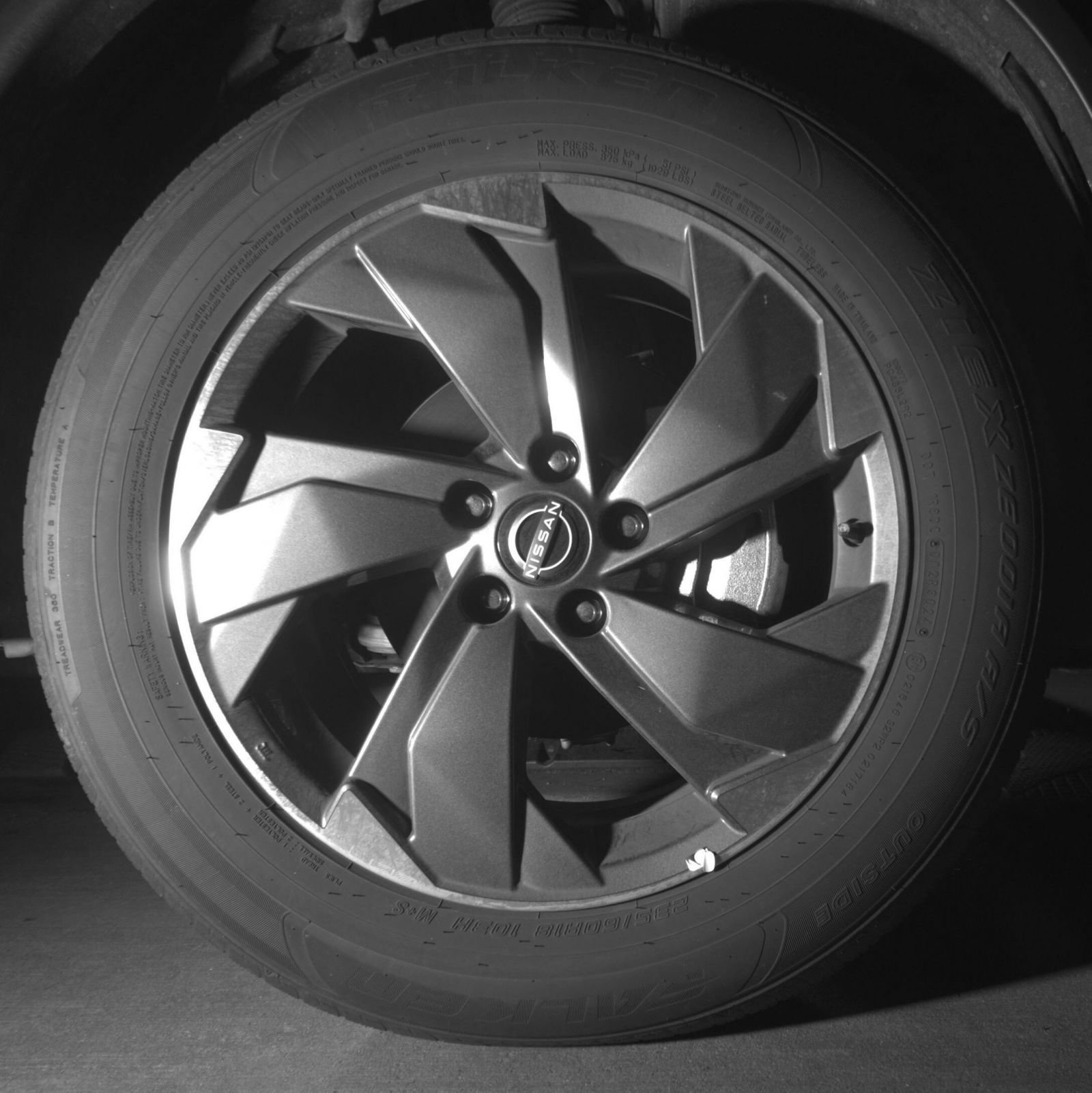 Used 2025 Nissan Rogue SV FWD image 12