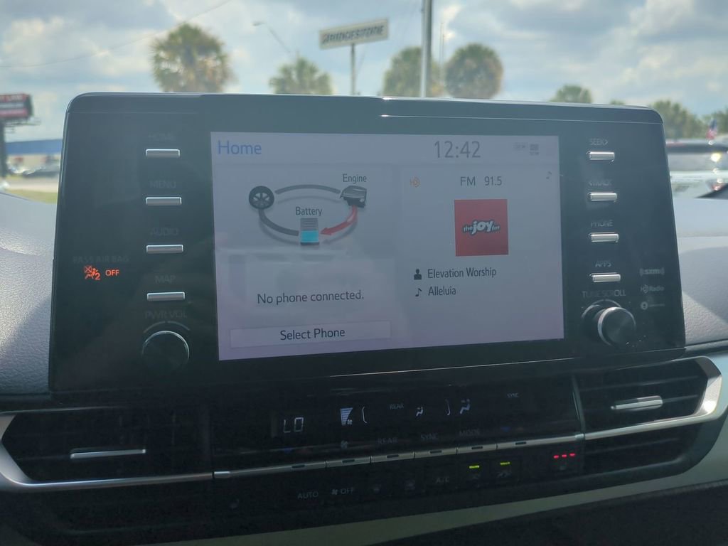 Used 2021 Toyota Sienna XLE FWD image 22