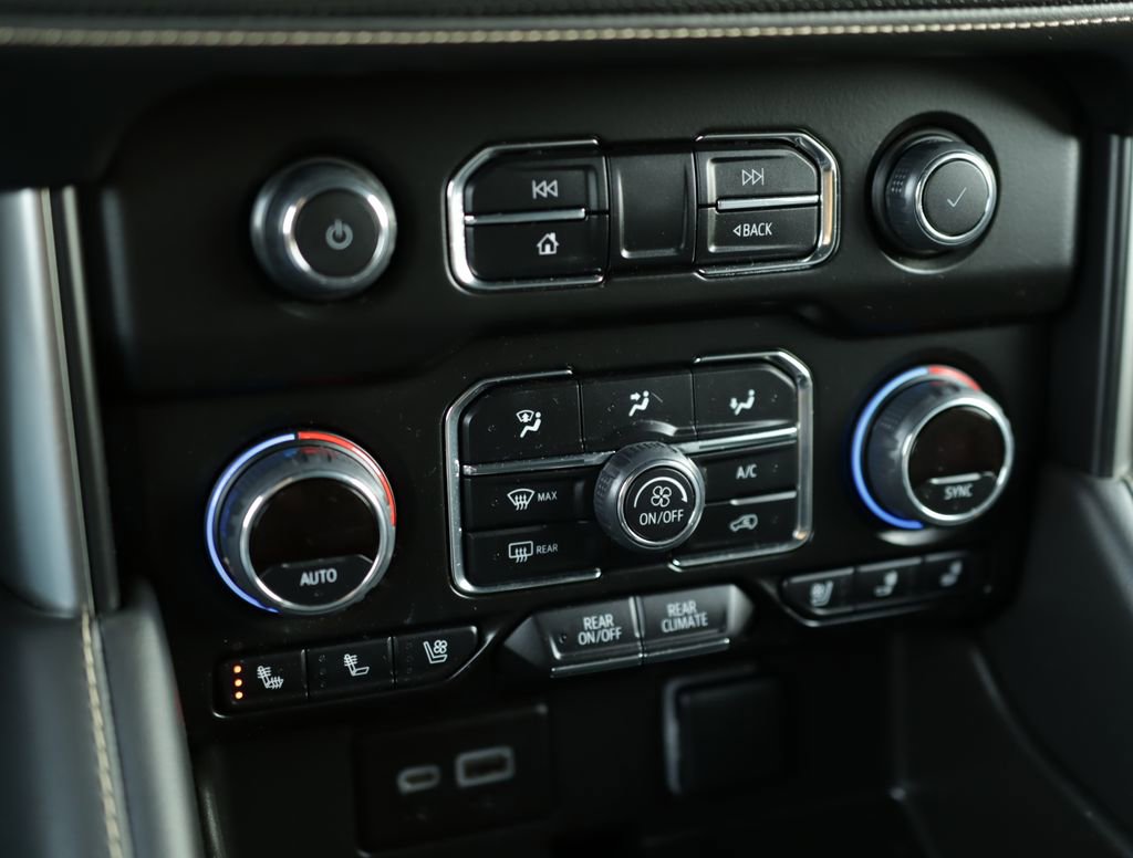 Used 2023 Chevrolet Suburban Premier RWD image 17