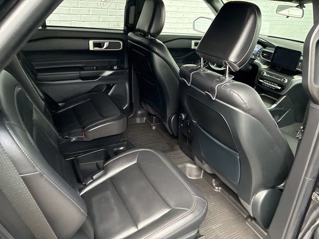 Used 2020 Ford Explorer XLT w/ Equipment Group 202A AWD/4WD image 28