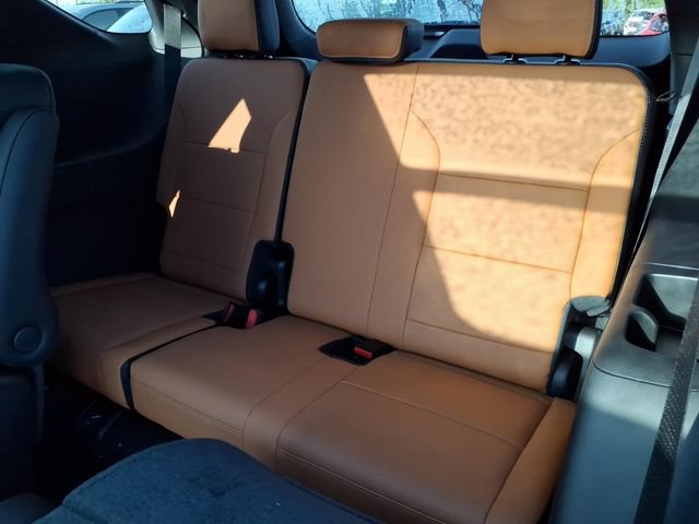 New 2027 Chevrolet Traverse Z71 w/ LPO, Floor Liner Package AWD/4WD image 10