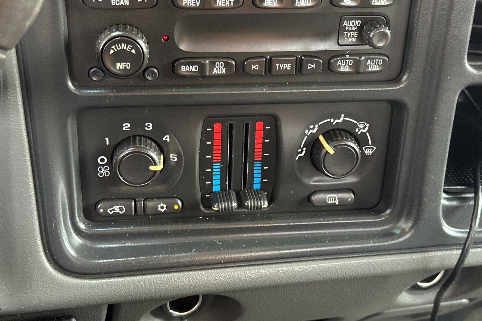 Used 2006 Chevrolet Silverado 1500 LT w/ Light Duty Power Package AWD/4WD image 17
