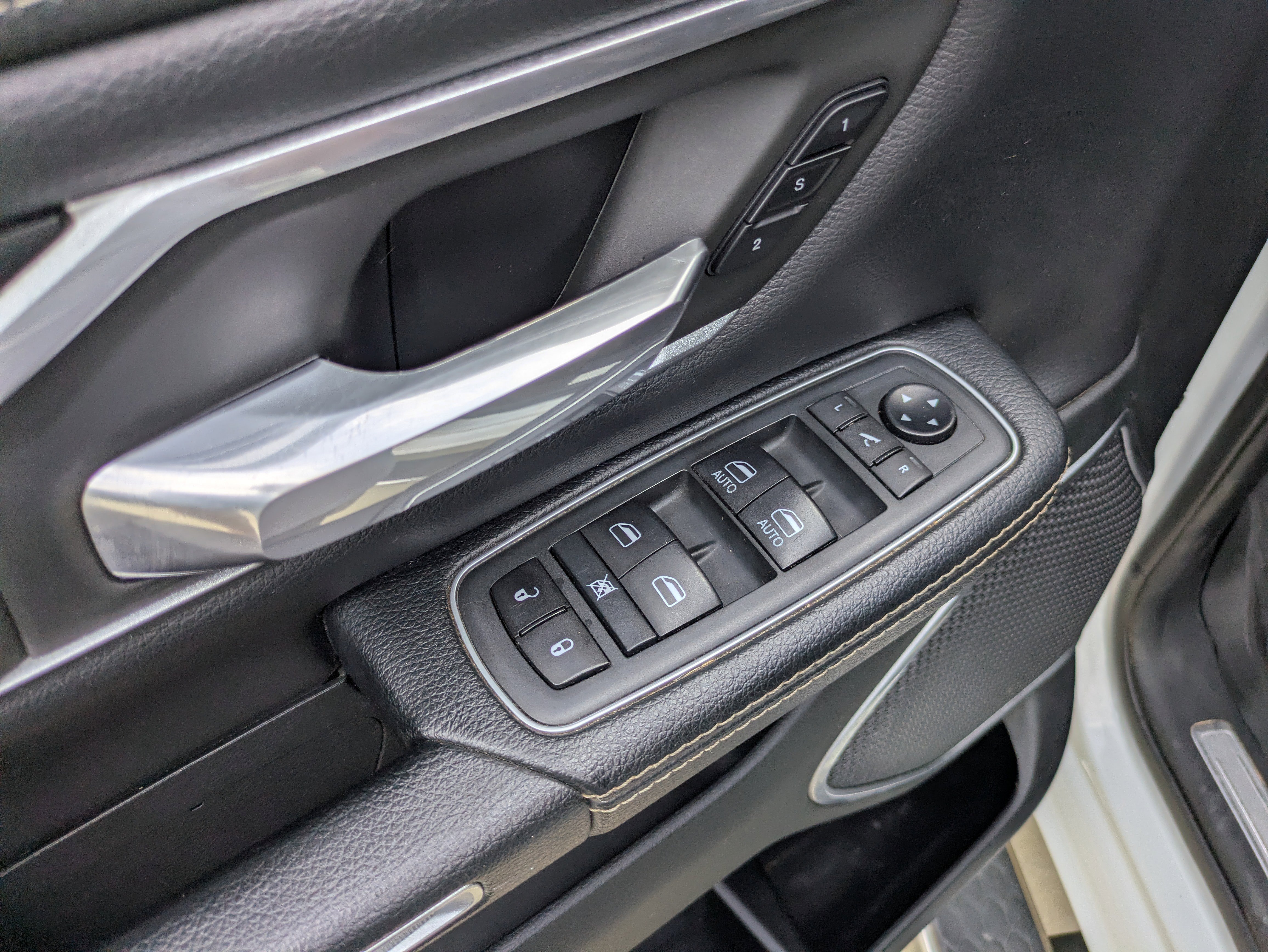 Used 2020 RAM 1500 Laramie w/ Sport Appearance Package image 10