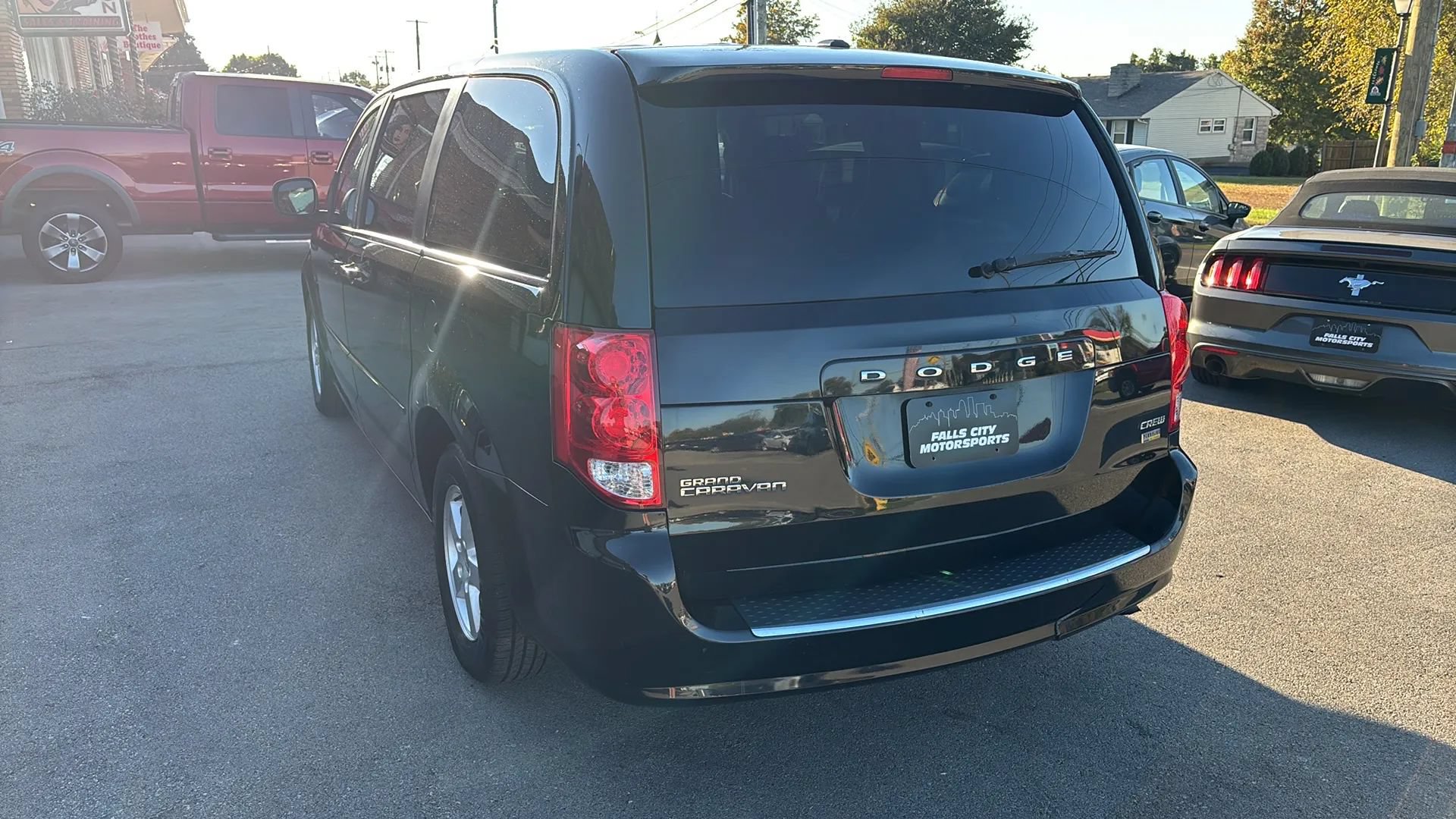 Used 2012 Dodge Grand Caravan Crew FWD image 11