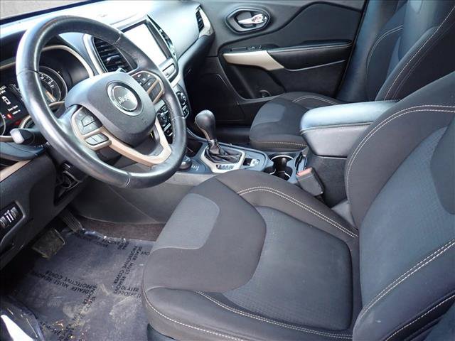 Used 2017 Jeep Cherokee Latitude w/ Safety/Convenience Group AWD/4WD image 11