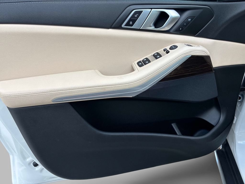 Used 2021 BMW X5 xDrive40i w/ Parking Assistance Package AWD/4WD image 22