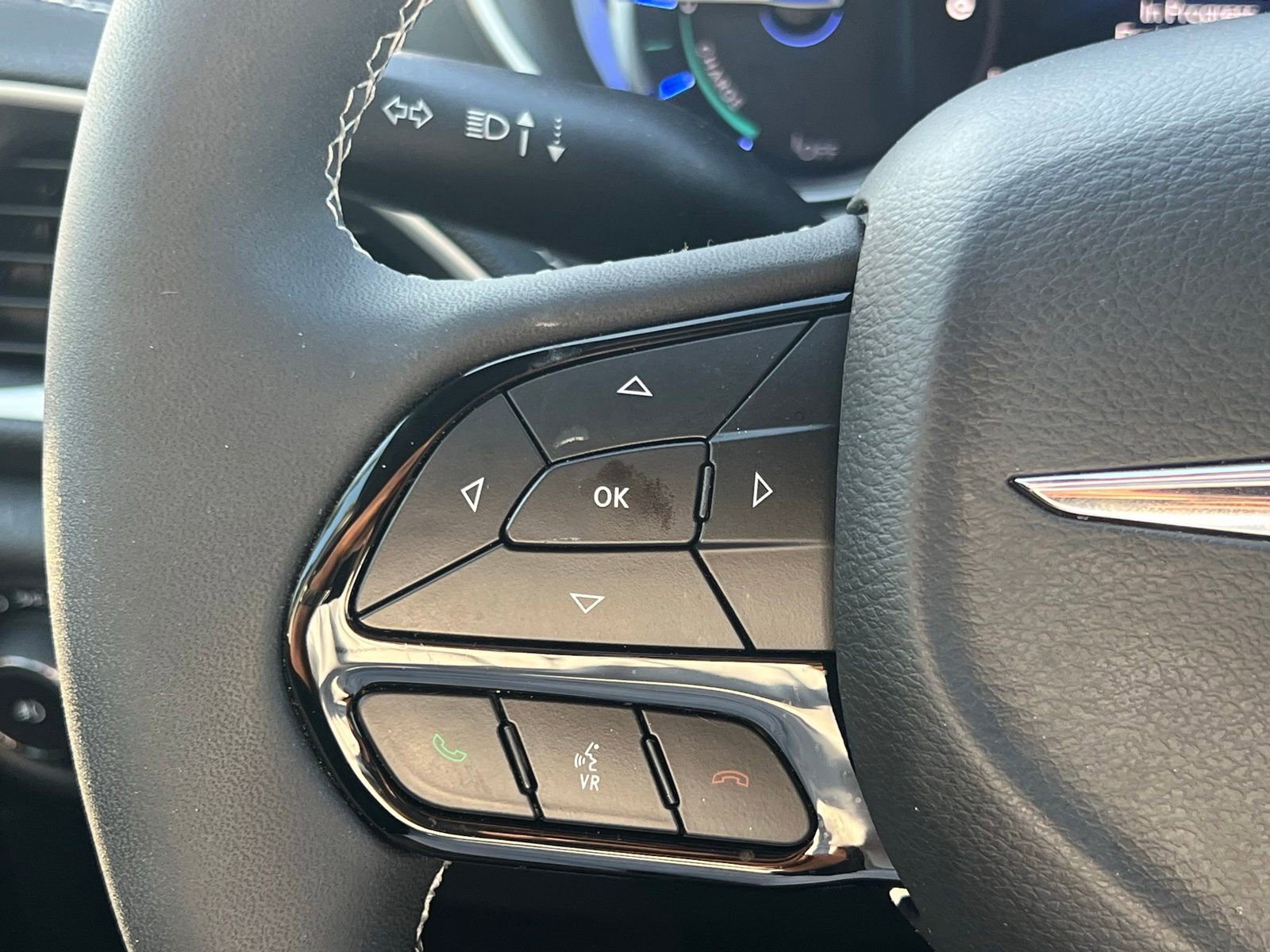 Used 2022 Chrysler Pacifica Touring-L w/ S Appearance Package FWD image 33
