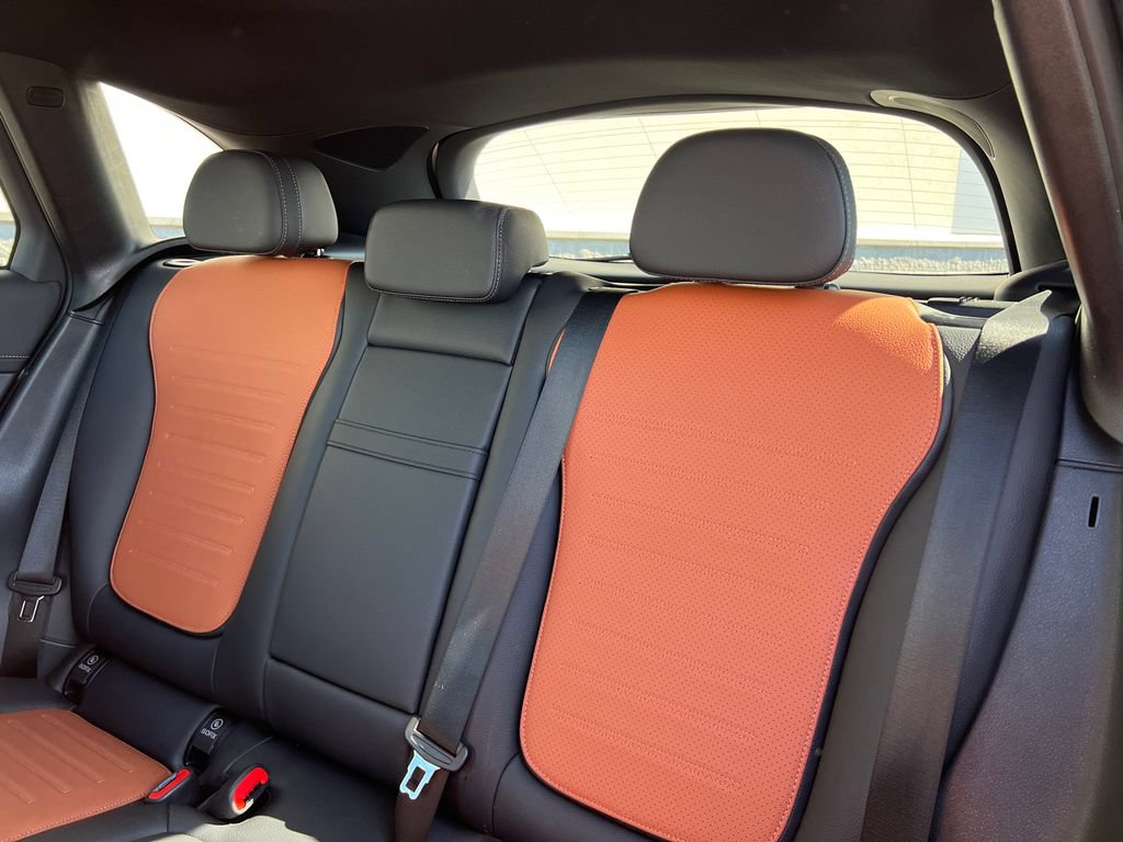 Used 2025 Mercedes-Benz GLC 350e 4MATIC image 23