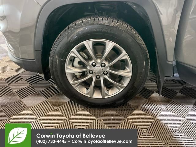 Used 2021 Jeep Cherokee Latitude Lux image 25