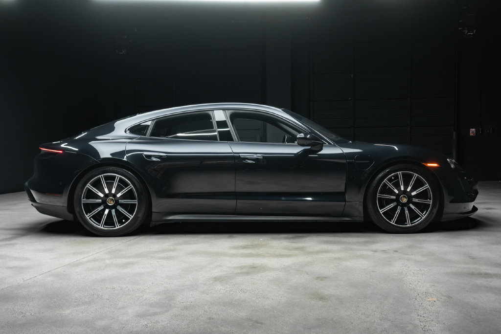 Used 2022 Porsche Taycan 4S AWD/4WD image 9
