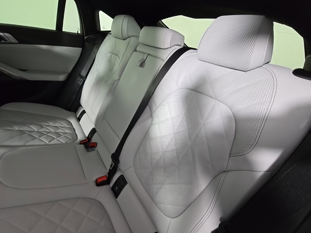 New 2026 BMW X6 xDrive40i w/ Climate Comfort Package image 17