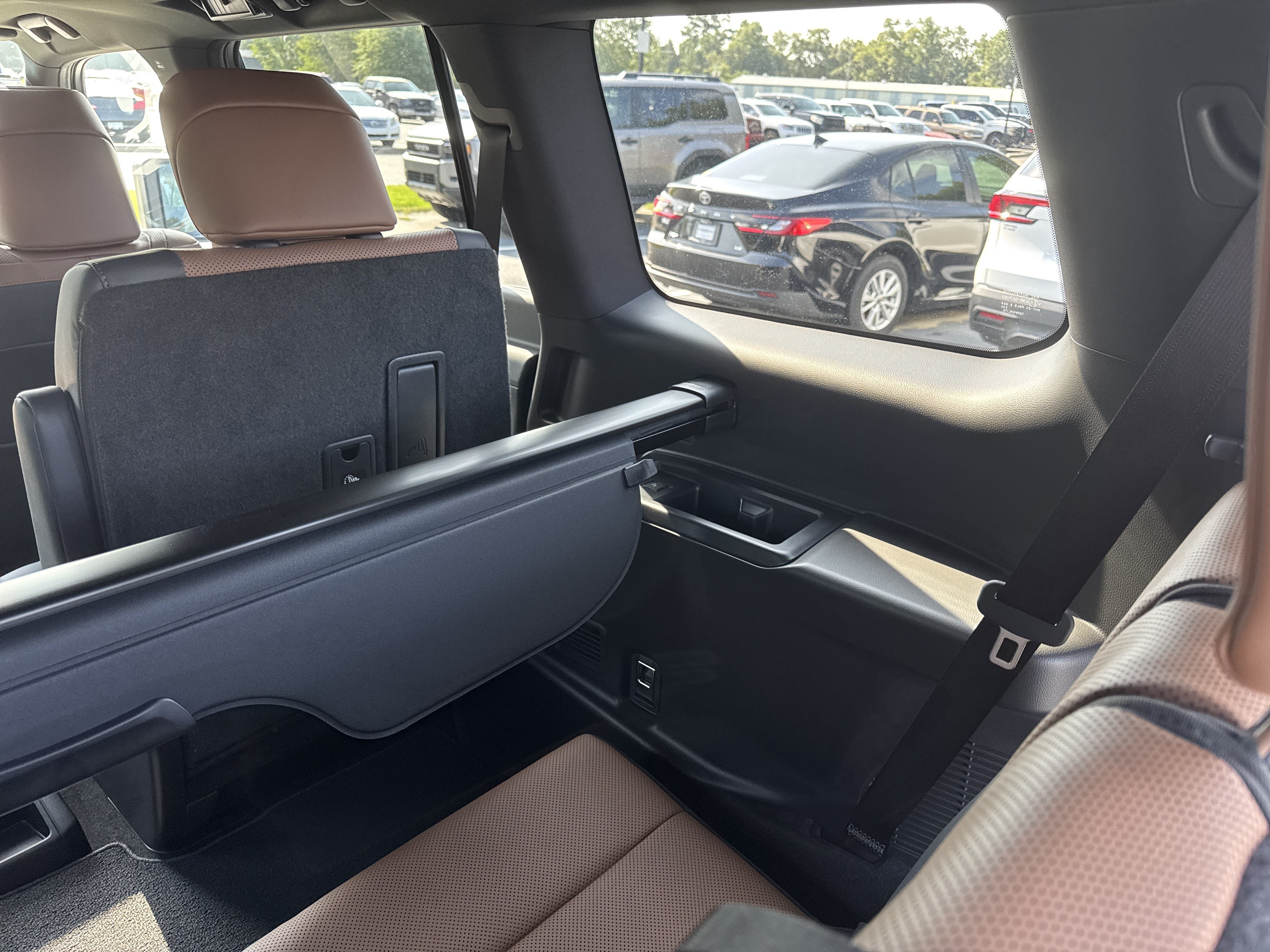Used 2026 Lexus GX 550 w/ Cold Area Package AWD/4WD image 32