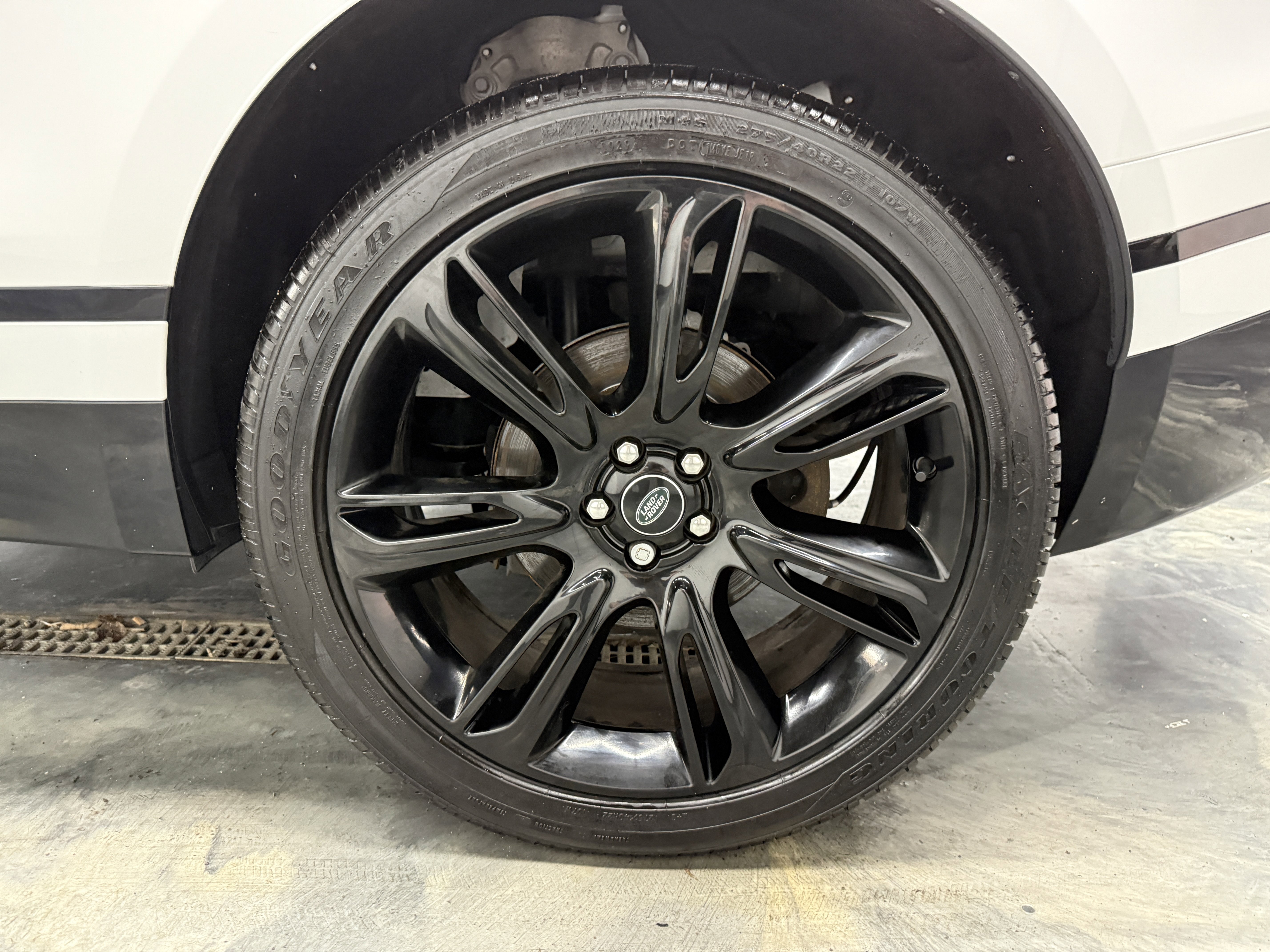 Used 2023 Land Rover Range Rover Velar R-Dynamic S image 32