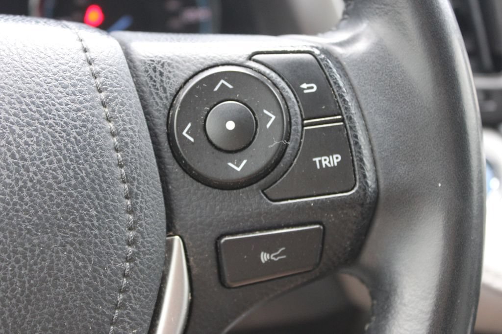 Used 2018 Toyota RAV4 XLE AWD/4WD image 35