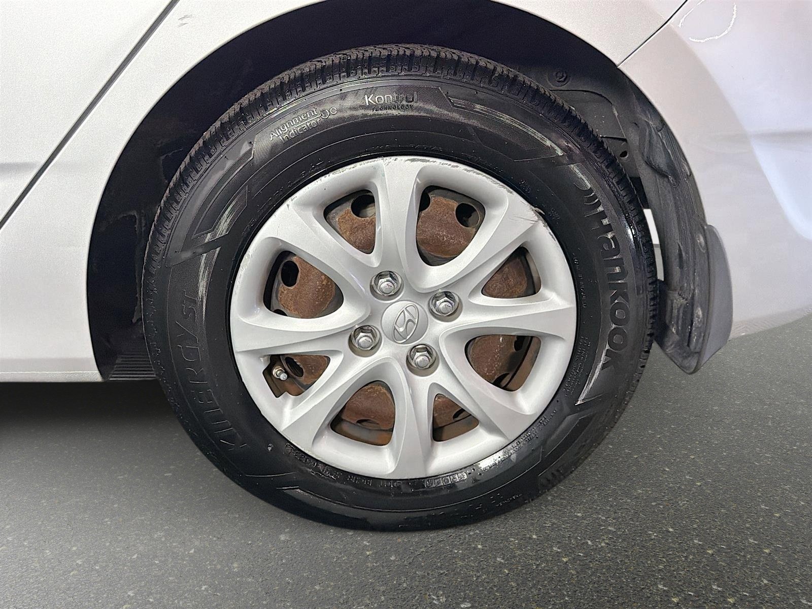 Used 2012 Hyundai Accent GS image 26