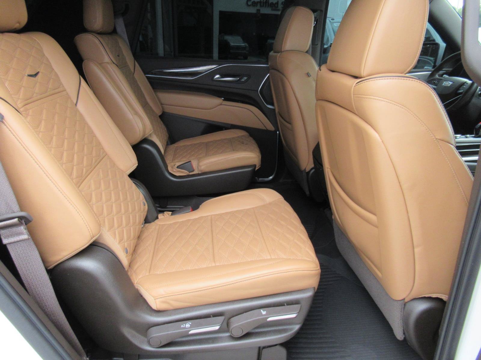 Used 2021 Cadillac Escalade Sport w/ LPO, ONYX Package AWD/4WD image 38
