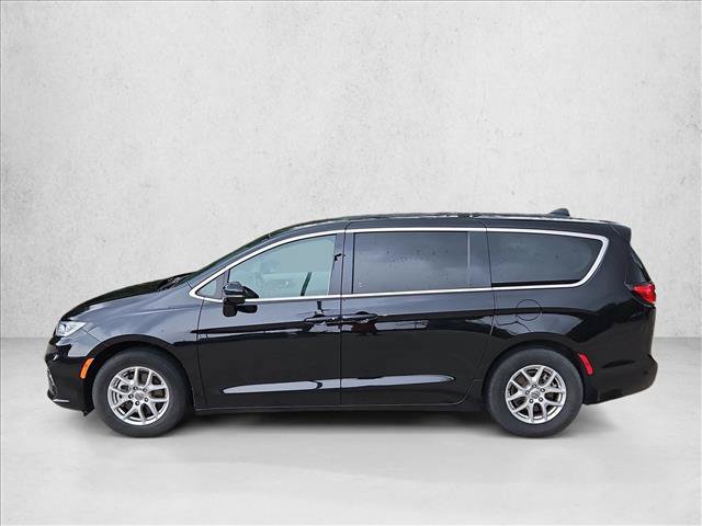 Used 2024 Chrysler Pacifica Touring-L FWD image 8