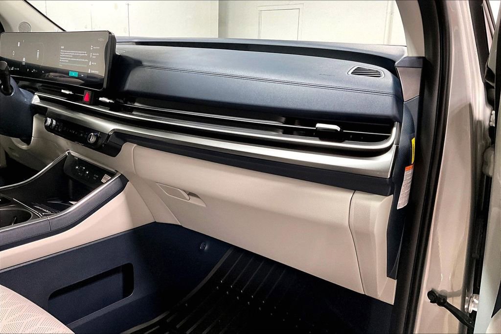 New 2026 Kia Carnival SX w/ SX Dark Edition Package FWD image 10