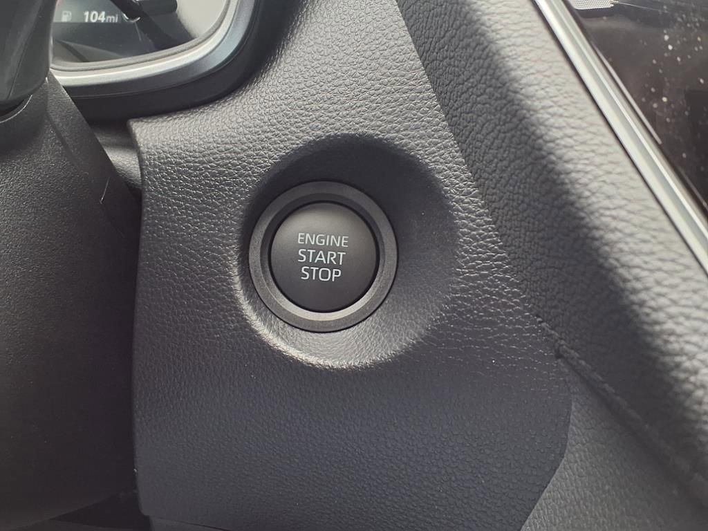 Used 2025 Toyota Corolla Cross XLE w/ Convenience Package image 7