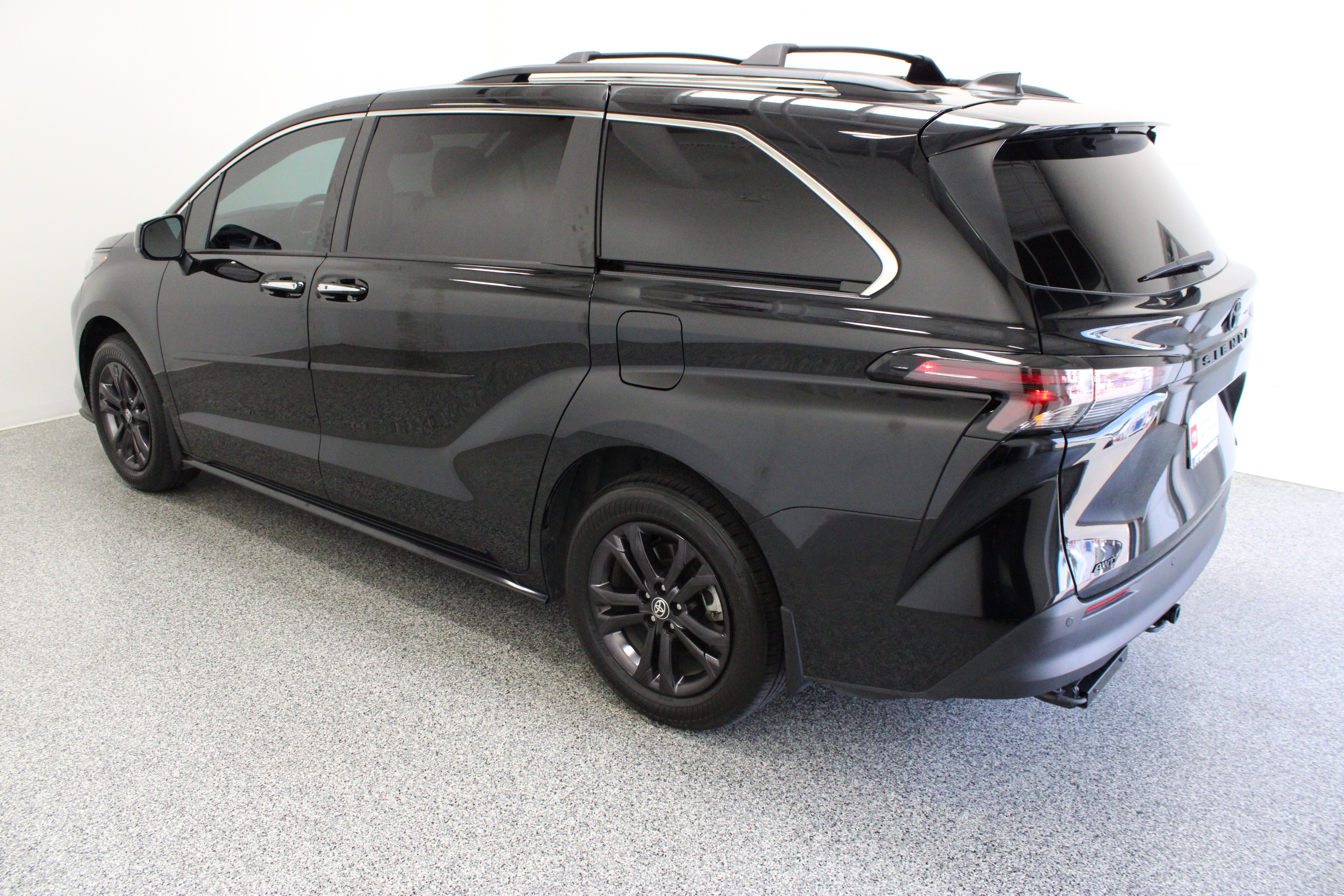 Certified 2024 Toyota Sienna XLE Woodland Edition AWD/4WD image 9