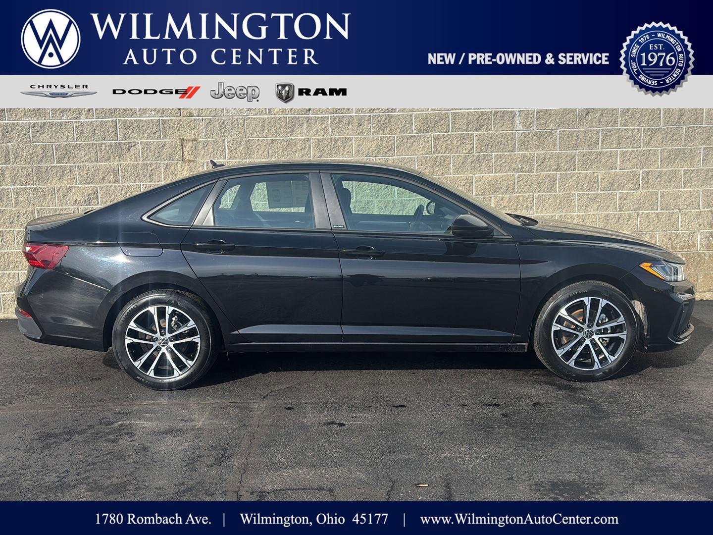 Used 2025 Volkswagen Jetta Sport image 1