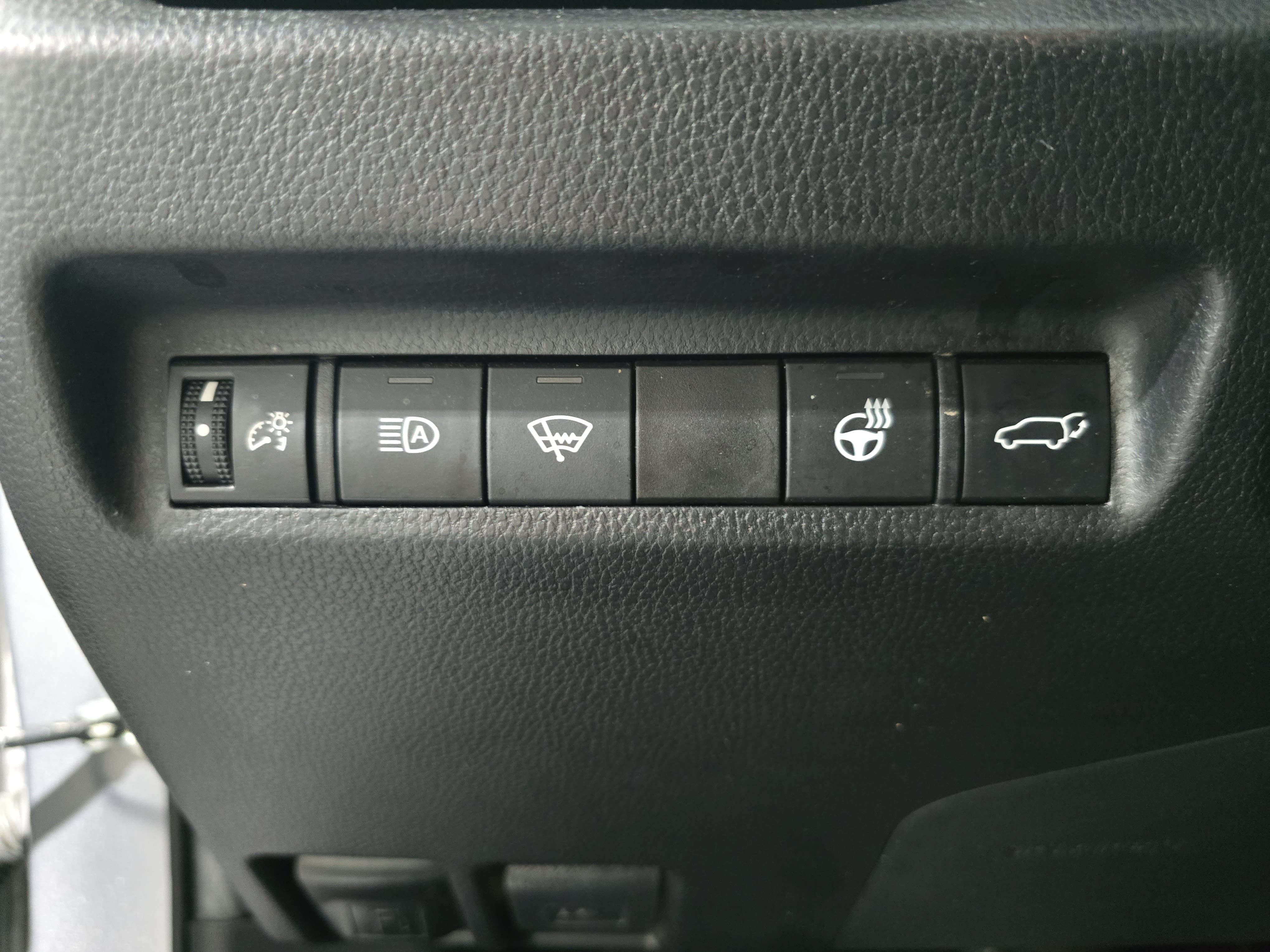 Used 2021 Toyota RAV4 XLE Premium FWD image 24