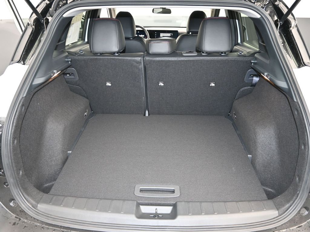 New 2026 Nissan Kicks SR w/ Cold Weather Package FWD image 13