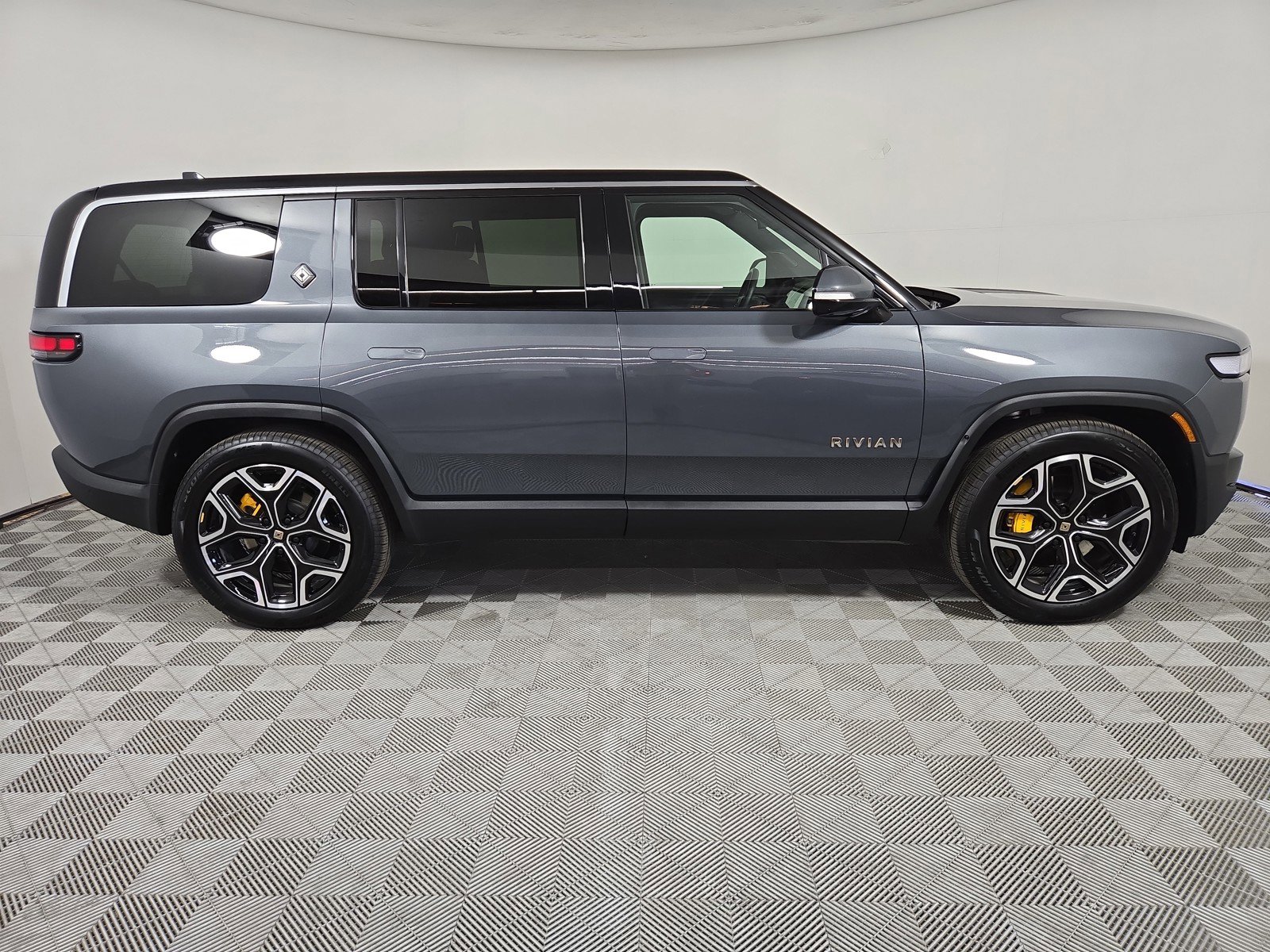 Used 2023 Rivian R1S Adventure AWD/4WD image 6