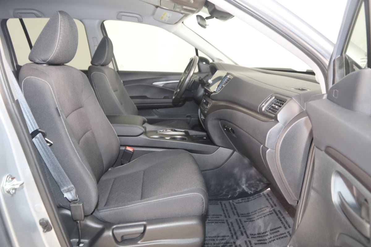 Used 2025 Honda Ridgeline Sport image 11