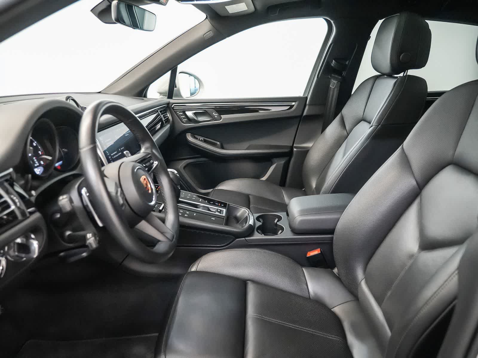 Certified 2023 Porsche Macan AWD/4WD image 21