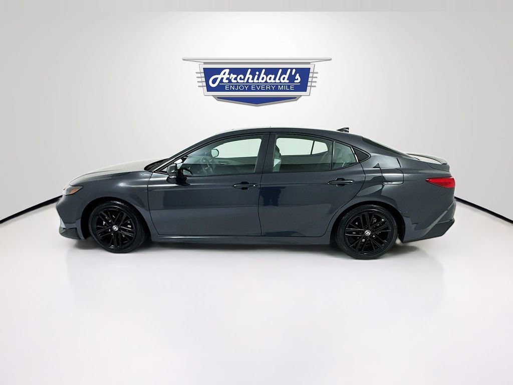Used 2025 Toyota Camry SE image 5
