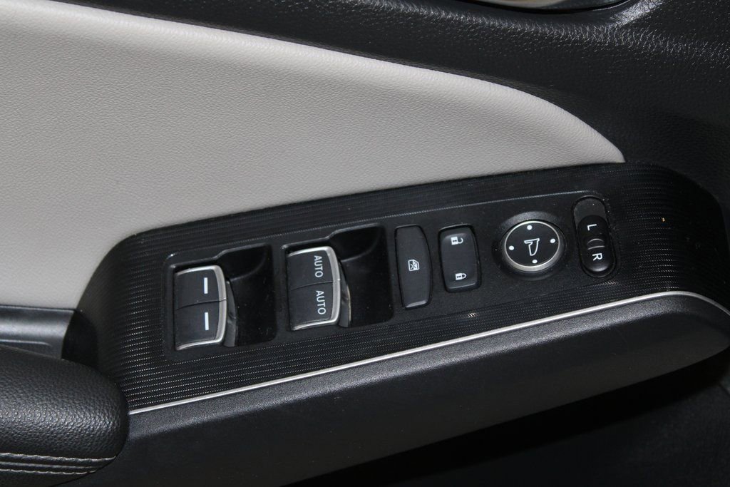 Used 2022 Honda Civic Touring image 9