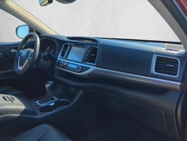 Certified 2018 Toyota Highlander SE image 22