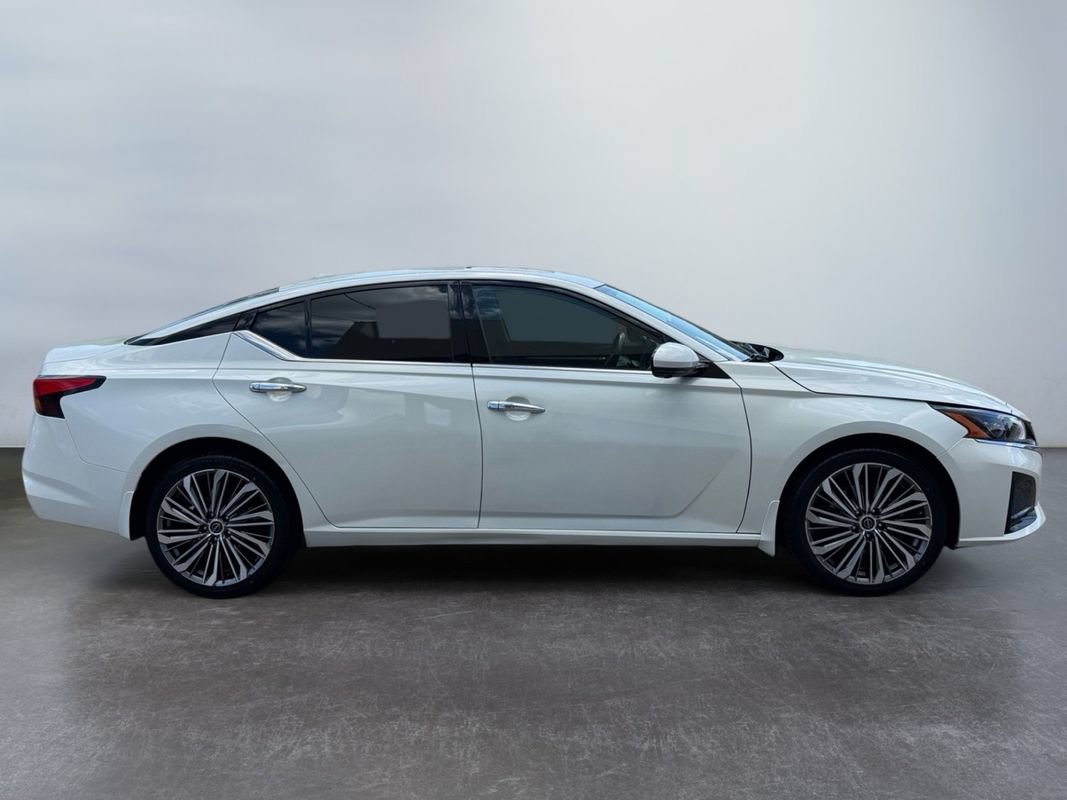 Used 2023 Nissan Altima 2.5 SL AWD/4WD image 4